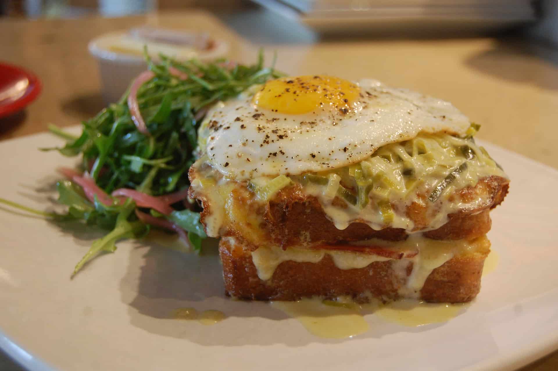 Croque Madame | ένα από τα πιο διάσημα φαγητά του Παρισιού